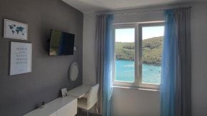 Apartment Noemi with a direct beach view
